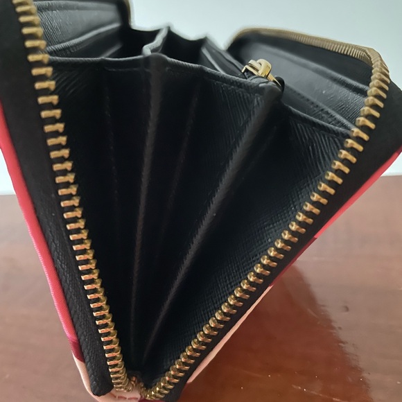 Kate Spade Black Pink Red White Floral Wallet Gently Used - Picture 5 of 5